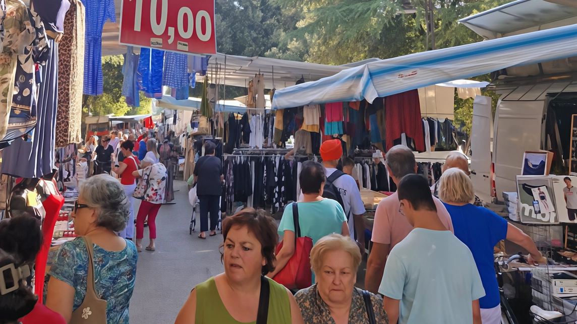 Mercato settimanale. Ferragosto in piazza