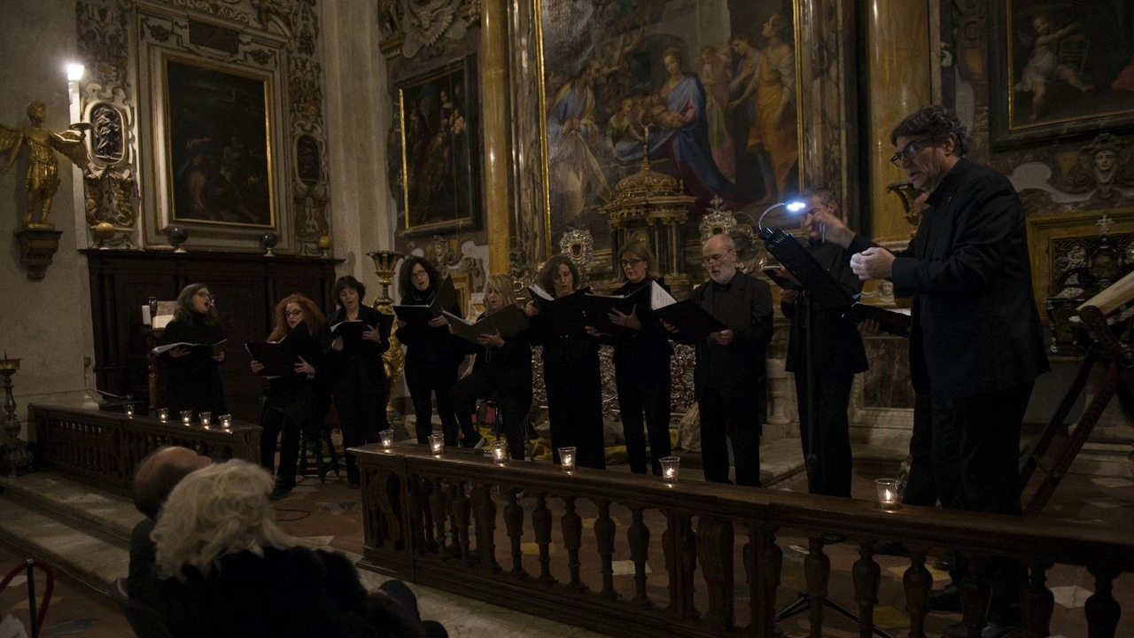 Visite alla mostra Seta e Argento allestita nella chiesa di San Raimondo