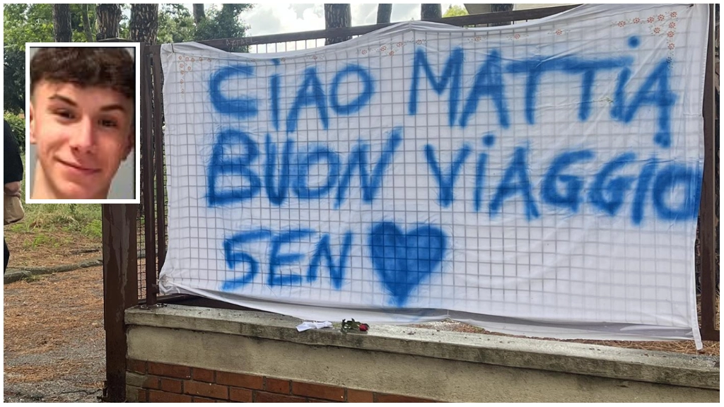 Mattia Cappellani, 19 anni da compiere, e gli striscioni per lui alla sua scuola a Grosseto