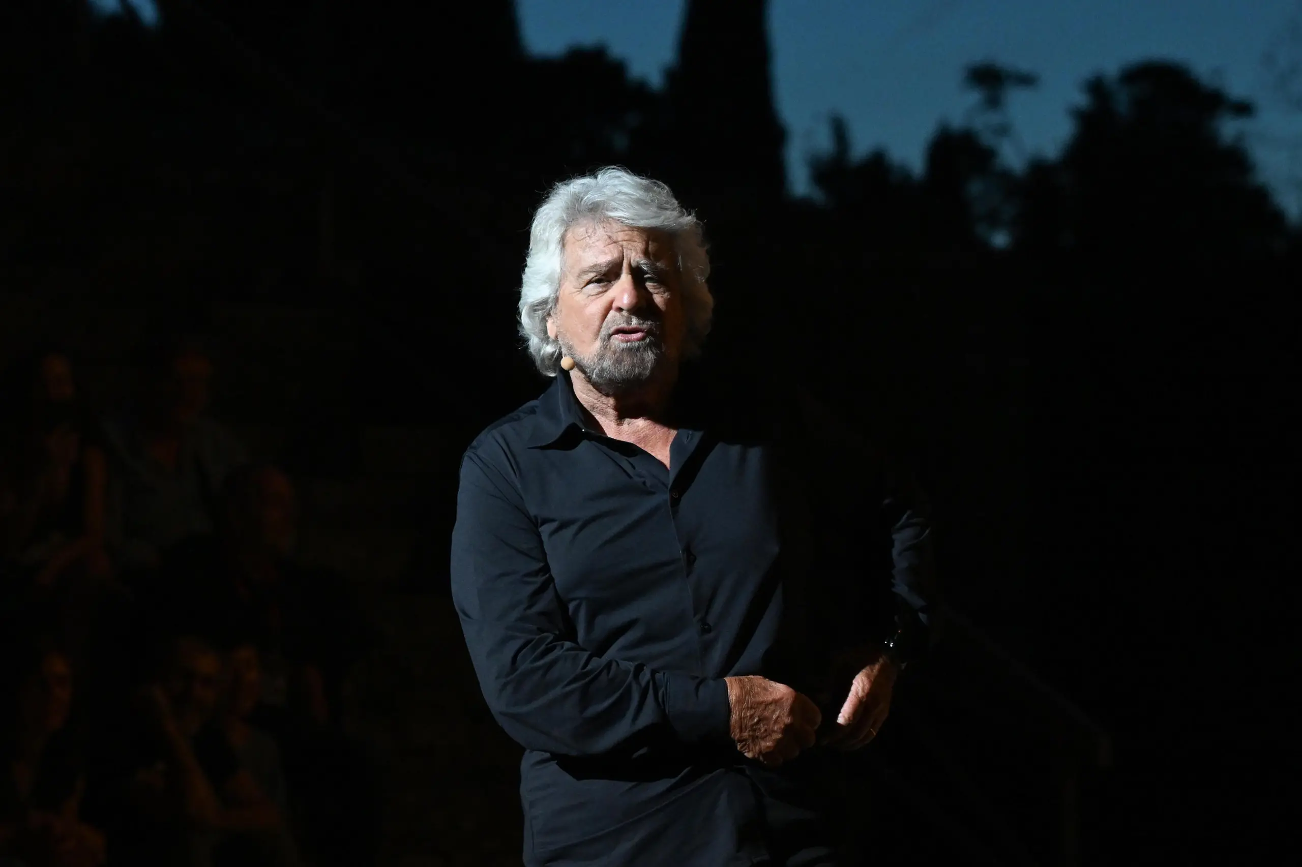 Beppe Grillo, lo show a Fiesole: quante battute su Conte, “Mi fa tenerezza”