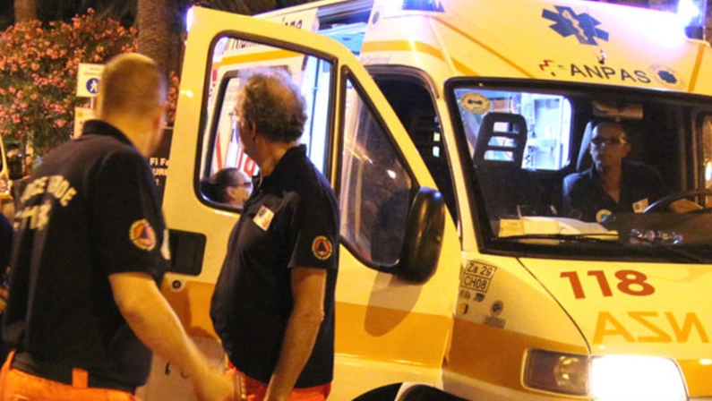 La 18enne è stata portata in ambulanza al pronto soccorso di Massa Marittima (foto d’archivio)