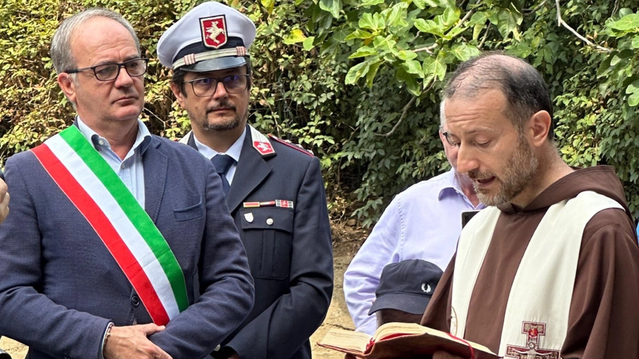 Il sindaco Meoni durante l’inaugurazione del ponte delle celle francescane