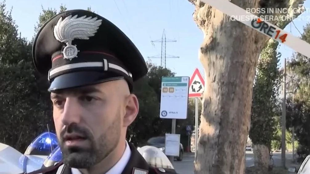 Il vice brigadiere Francesco Vellucci racconta alla trasmissione "Ore 14" di Rai 2: "Ho rischiato la vita" "Salvato dal giubbotto. L’ho inseguito e lui, dopo una violenta colluttazione, ha tirato fuori l’arma" .