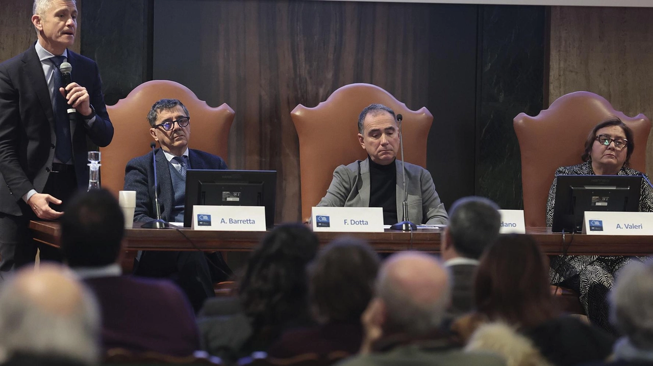 Successo per il convegno ’Fse2.0 – Il nuovo Fascicolo sanitario elettronico’, promosso dall’assessore comunale alla Sanità, Giuseppe Giiordano, nell’Aula Magna...