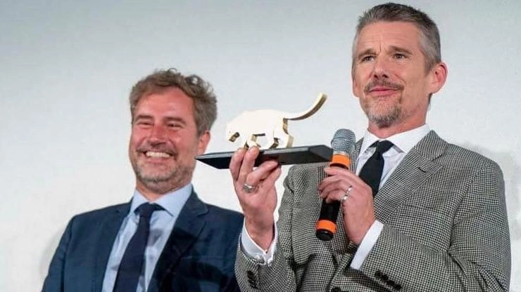 Il sindaco Mario Pardini con l’attore Ethan Hawke