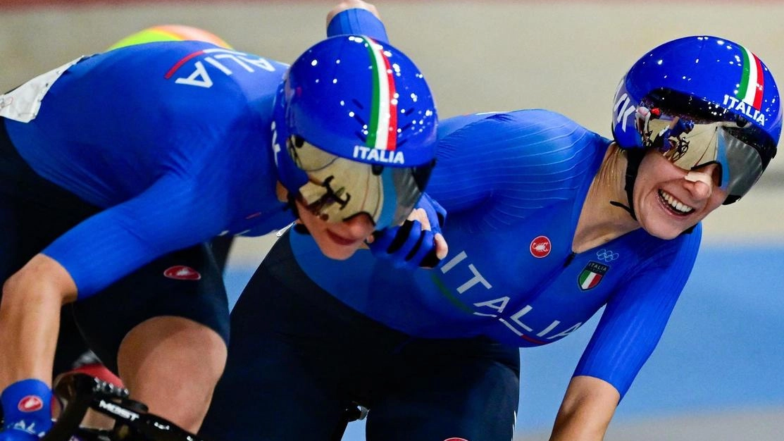 Chiara Consonni e Vittoria Guazzini dopo la vittoria alle Olimpiadi