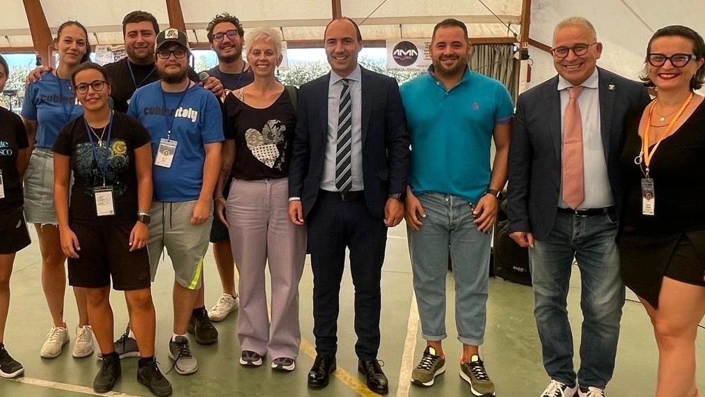 Il cubo di Rubik compie 50 anni e Montemurlo dedica un campionato- evento al famoso giocattolo-rompicapo