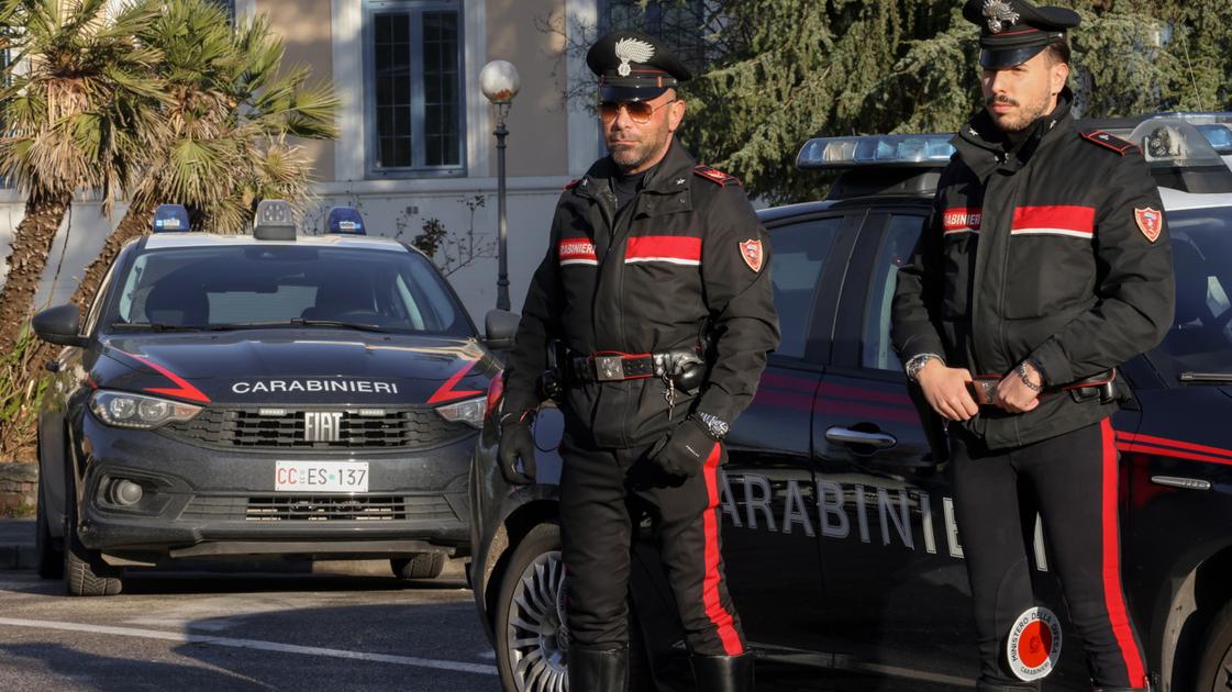 Trovato morto sull’Autostrada. Una guardia giurata scopre il corpo, mistero a Montepulciano