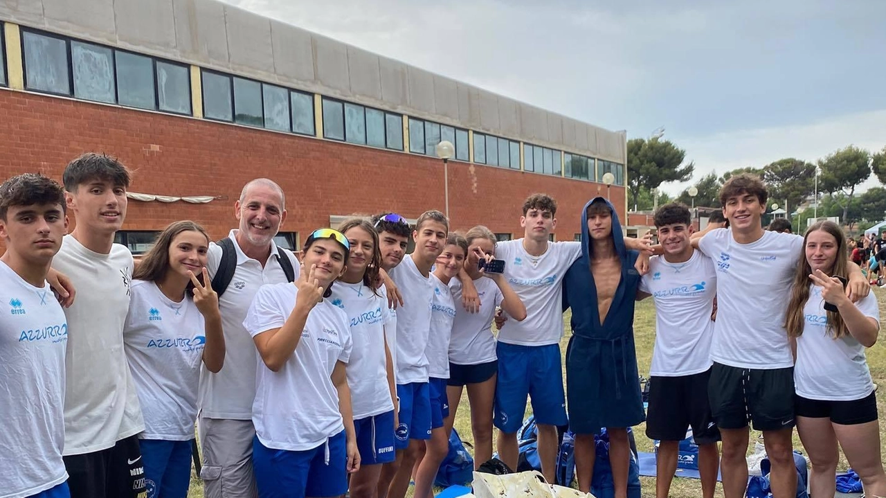 Il Trofeo Città di Calenzano di nuoto vede l'Azzurra conquistare 17 medaglie e chiudere sesta. Prossima sfida: il Trofeo del Bacchino il 26 gennaio.