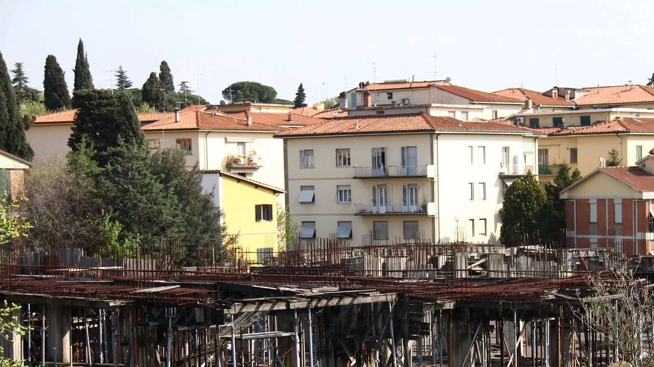 L’area del cantiere abbandonato dagli anni Novanta in via Burci, al Poggetto, ora rinascerà