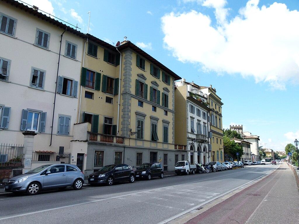 A Firenze lavori in lungarno Cellini