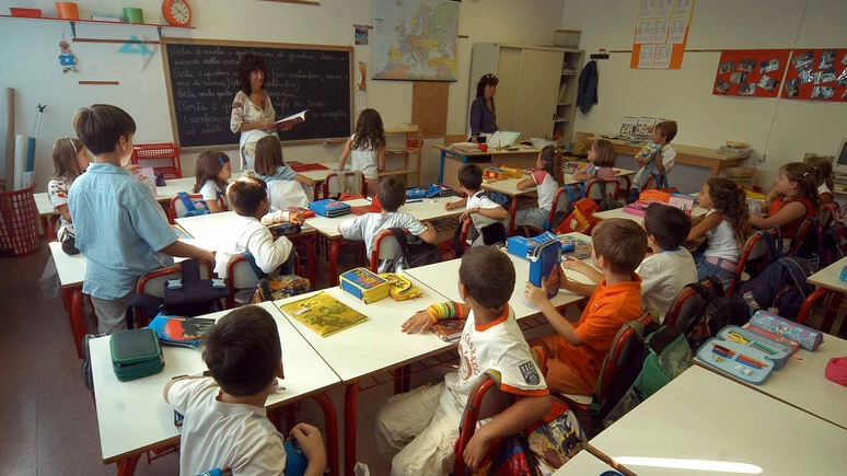 Alunni in una classe (foto d'archivio, Ansa)