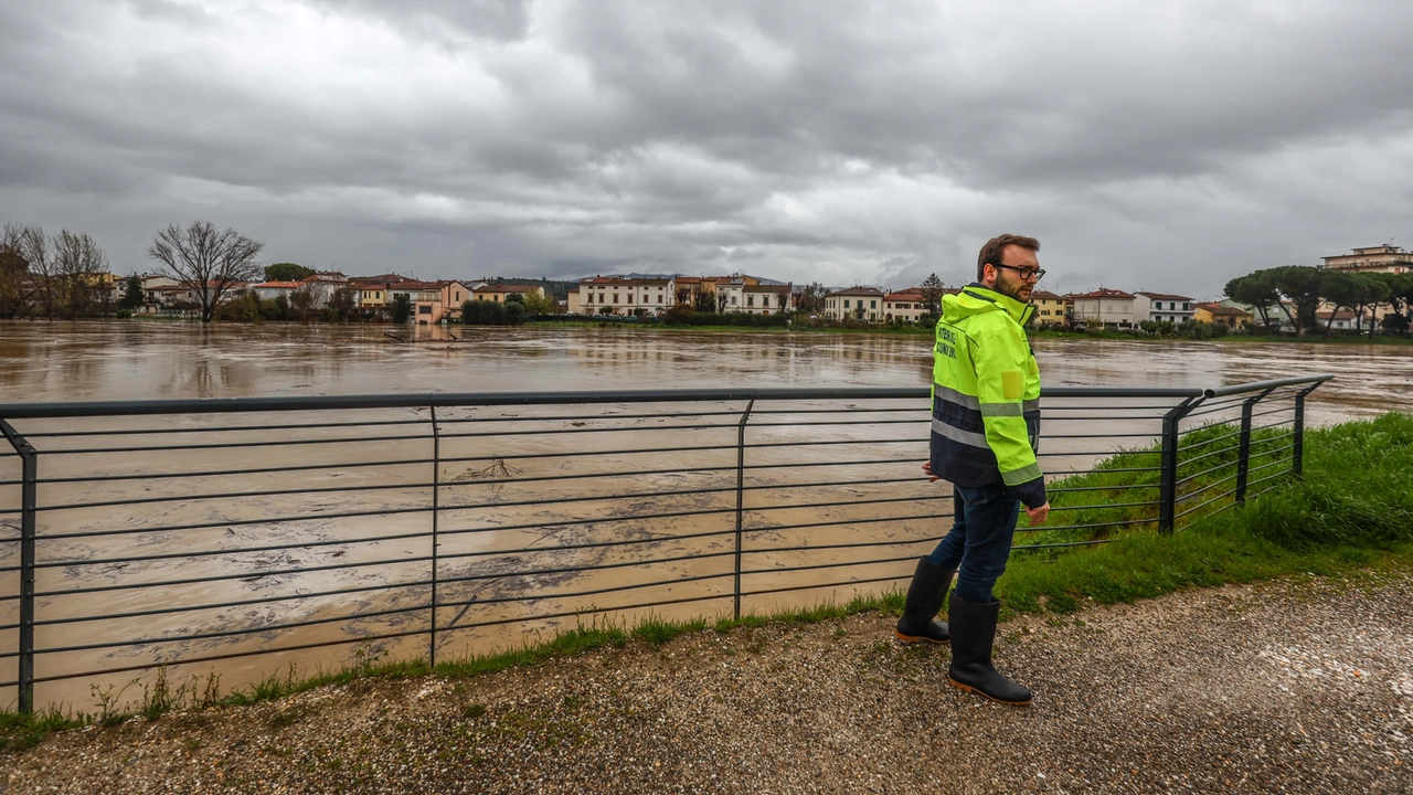 Il sindaco Mantellassi vicino all’Arno