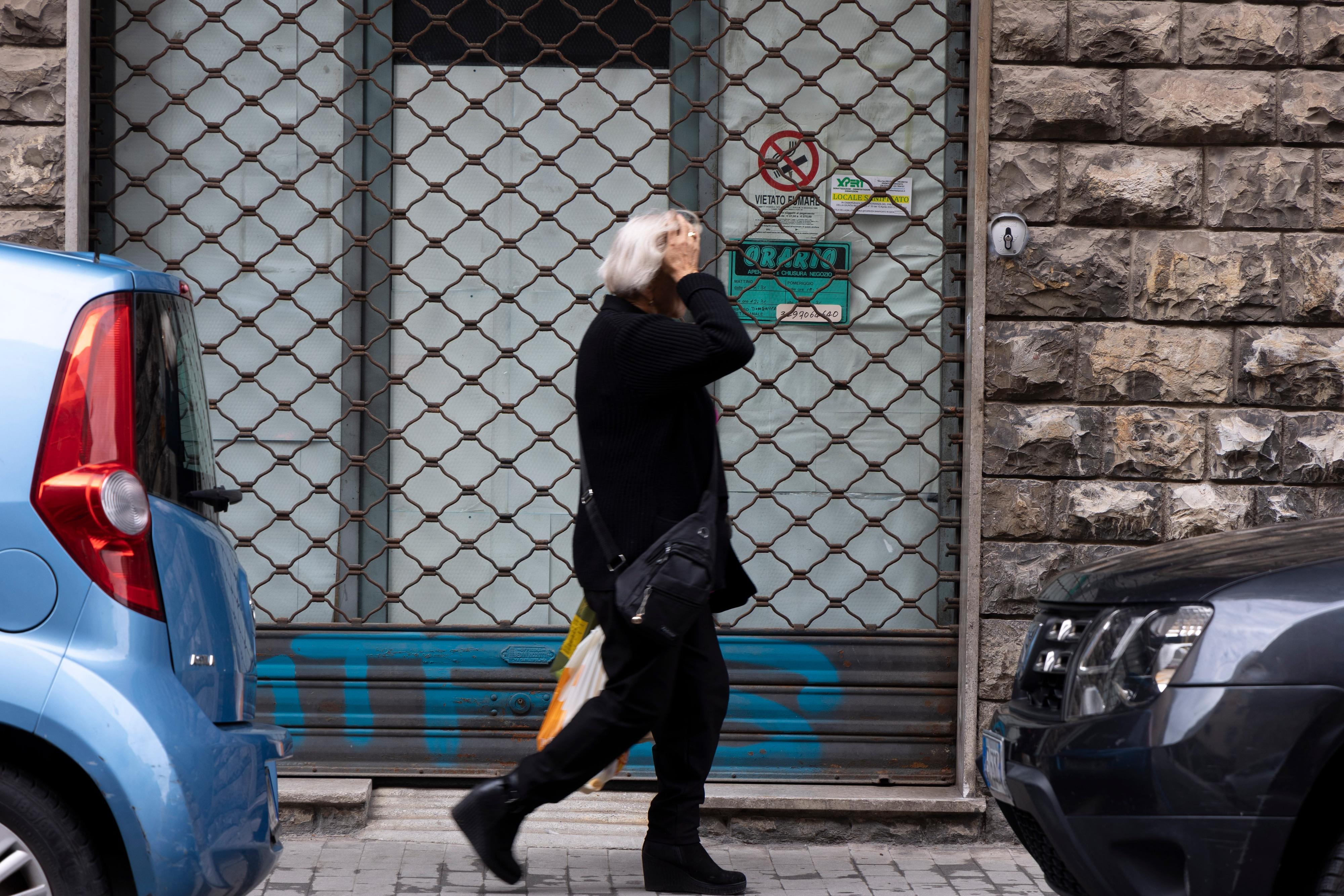 Viaggio nella Chinatown di Pisa. L’ordinanza di chiusura? “Non so, non parlo italiano”