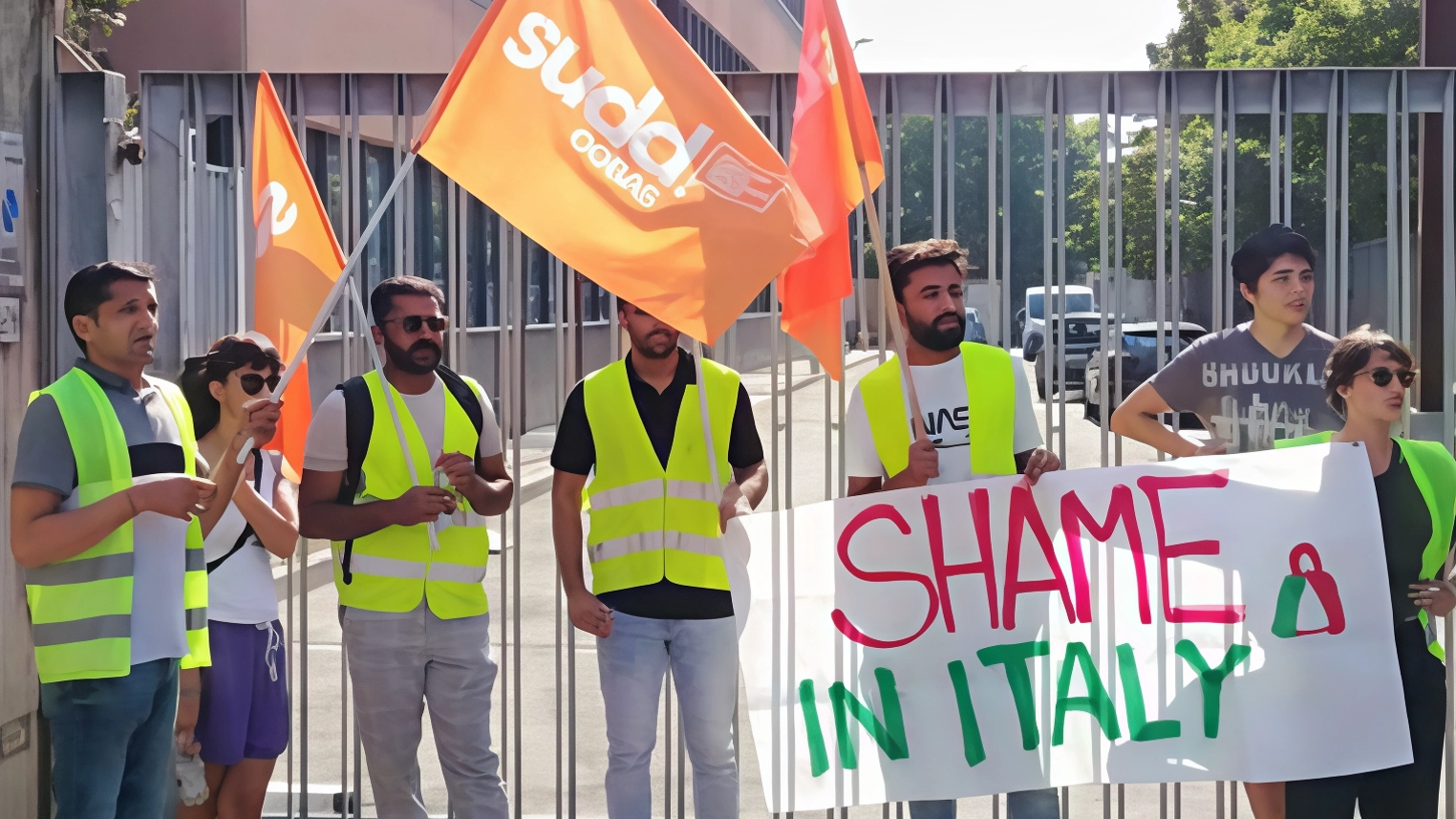 Lavoratori in appalto della Montblanc. Sciopero e presidio