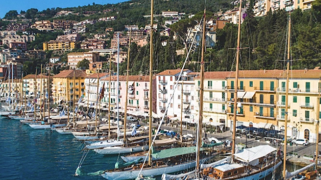 Uno scorcio di Porto Santo Stefano. Tanti vip sono habitue dell'Argentario