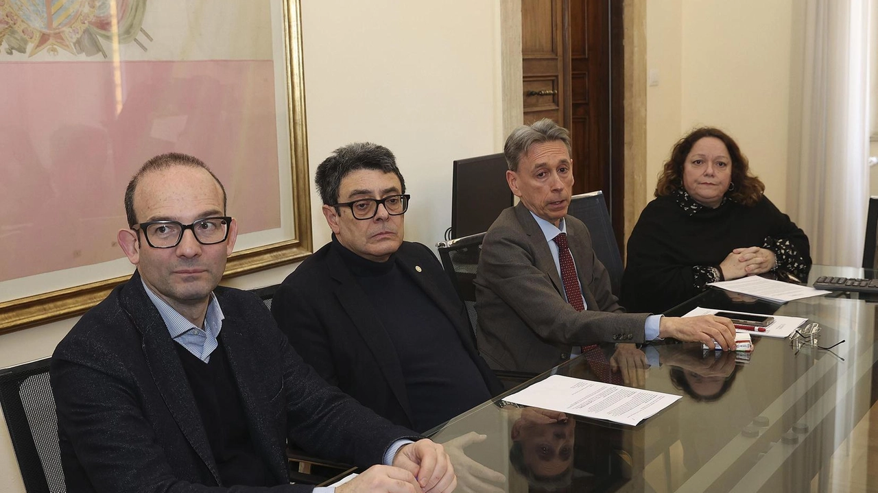 Le ’lezioni d’Europa’ sono state presentate dal rettore Roberto Di Pietra con i professori Massimiliano Montini, Daniele Pasquinucci e Angelita Campriani