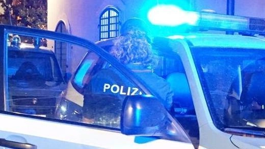 Attimi di caos e paura nella notte tra sabato e domenica in un locale di viale della Repubblica dove è...