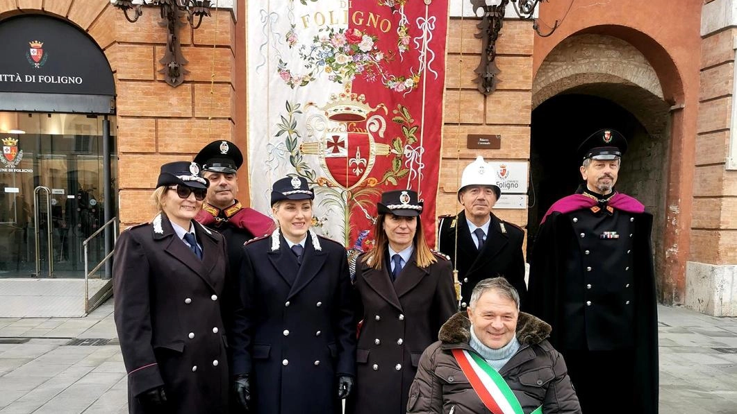 FOLIGNO Un’ esibizione aerea sopra Piazza della Repubblica in onore degli agenti delle polizie locali di tutta l’Umbria riunite a...