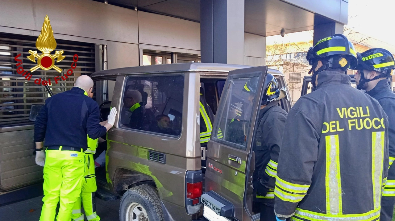 I vigili del fuoco di Città di Castello sono intervenuti per un incidente stradale in via Rodolfo Morandi (Città di Castello)