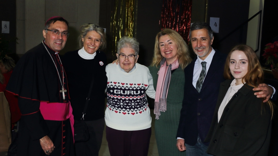 L'arcivescovo Gambelli al pranzo di Natale di Sant'Egidio allo Spazio Reale di San Donnino