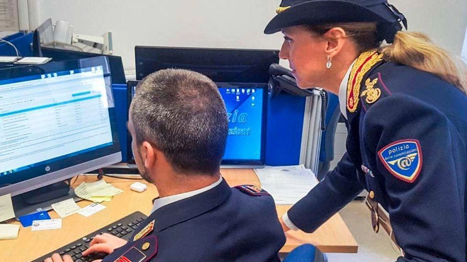 La Polizia postale dà alcuni suggerimenti ai cittadini sul come limitare i rischi anche durante il periodo di ferie