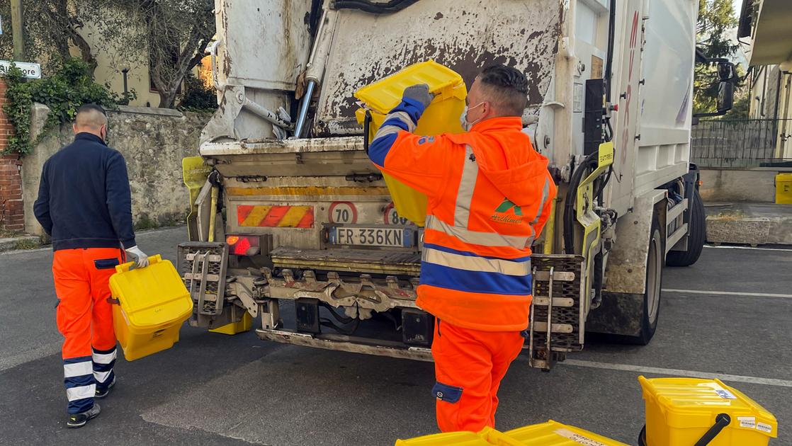 Prato e le isole ecologiche, nuove regole. Accessi controllati con badge