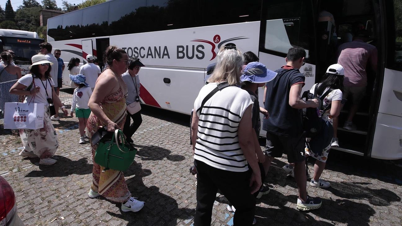 "No alle navette per i bus turistici". Il Comune: "Il progetto va avanti"