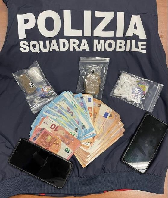 Sorpresi con hashish e cocaina, arrestati due tunisini