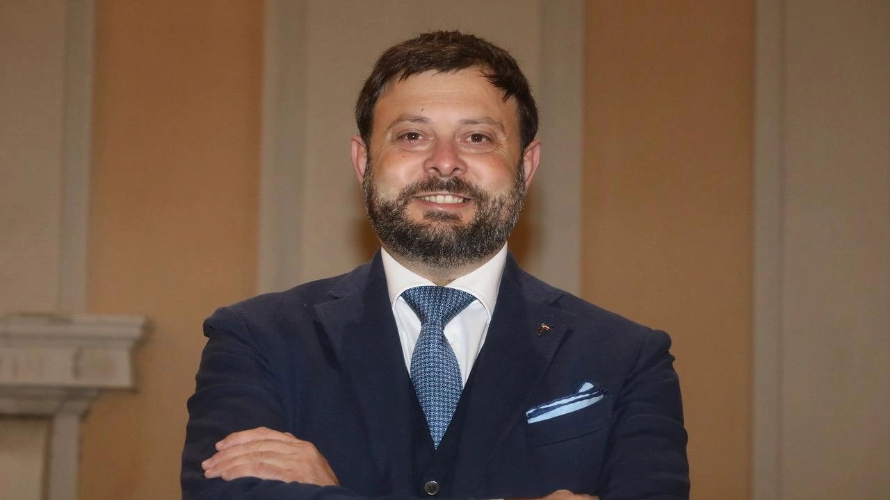 Il capogruppo di Fratelli d'Italia in consiglio regionale, Vittorio Fantozzi, denuncia la complicazione eccessiva delle procedure per ricevere esiti di analisi del sangue presso la Asl di Lucca, promettendo di portare la questione a livello regionale per semplificarle.