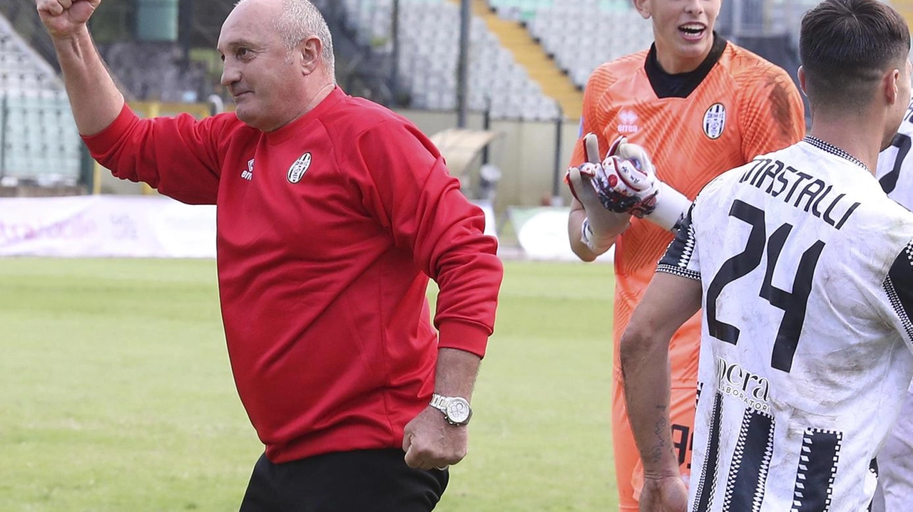 "Una vittoria sofferta, quindi anche più bella": sorride, al triplice fischio, l’allenatore bianconero Lamberto Magrini (foto). Dopo un primo tempo...