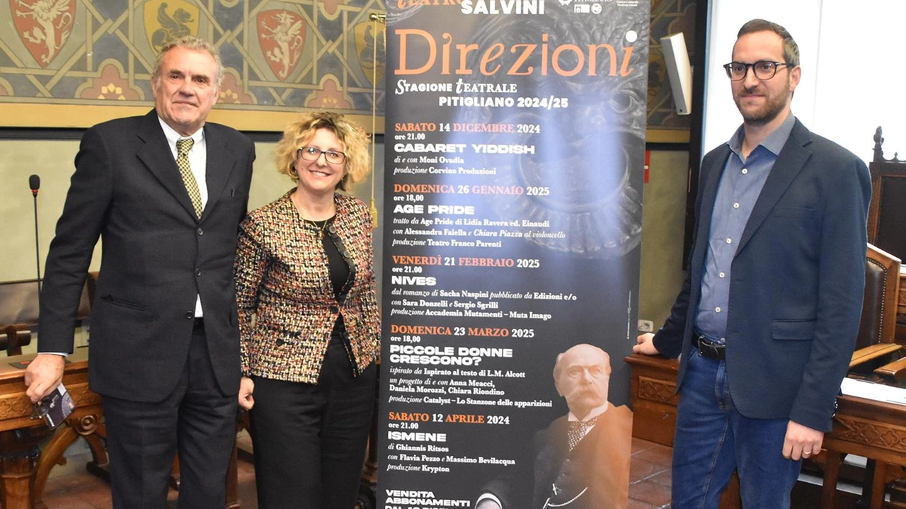 Da sinistra Lorenzo Luzzetti («Ad Arte Spettacoli»), l’assessora comunale alla Cultura Irene Lauretti e il sindaco di Pitigliano, Giovanni Gentili