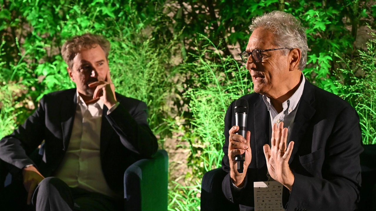 Il confronto tra Mario Pardini, sindaco di Lucca, e Francesco Rutelli, ex sindaco di Roma (Foto Alcide)