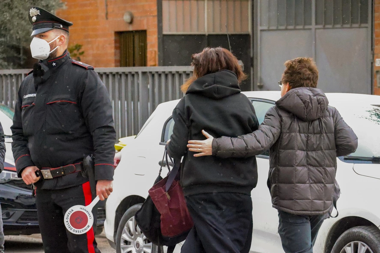 L’angoscia dei familiari . Attesa di silenzi e lacrime