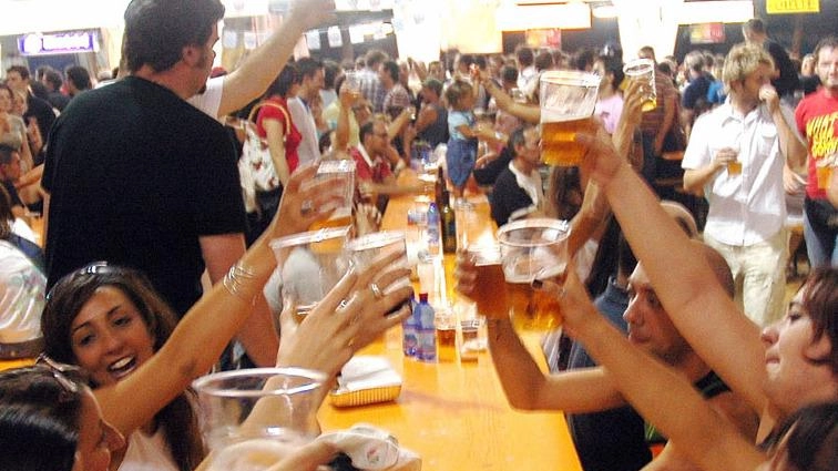 Nella Piana di Lucca si tiene l'OktoberFest di Paganico con birre artigianali, cibi tedeschi, e musica dal vivo. Cinque giorni di festa con artisti italiani e tributi agli anni Ottanta. Un mix di tradizioni culinarie e divertimento per tutti i gusti.