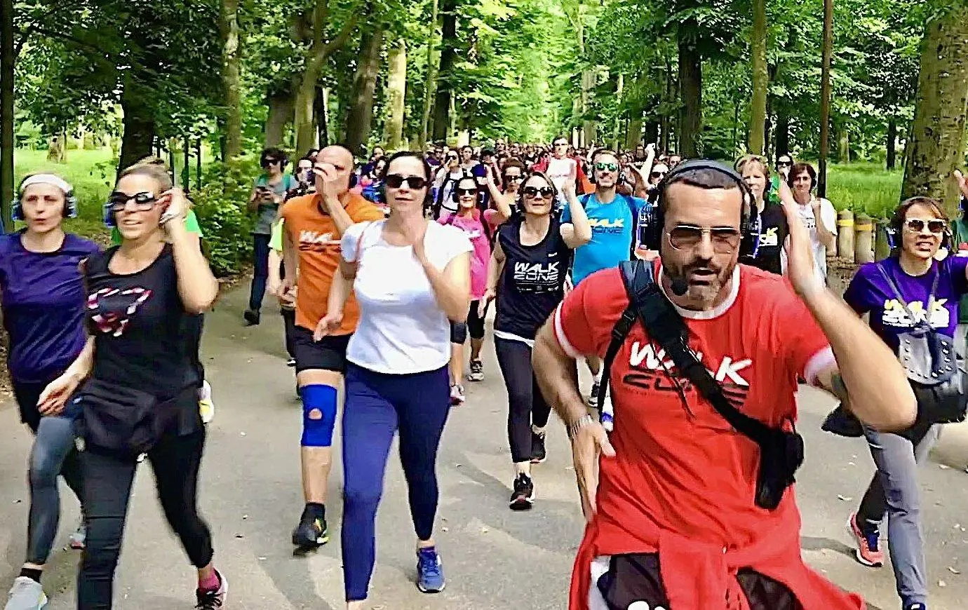 Musica in cuffia e passeggiata sulle Mura. E’ la “Camminata Inclusiva- WalkZone”