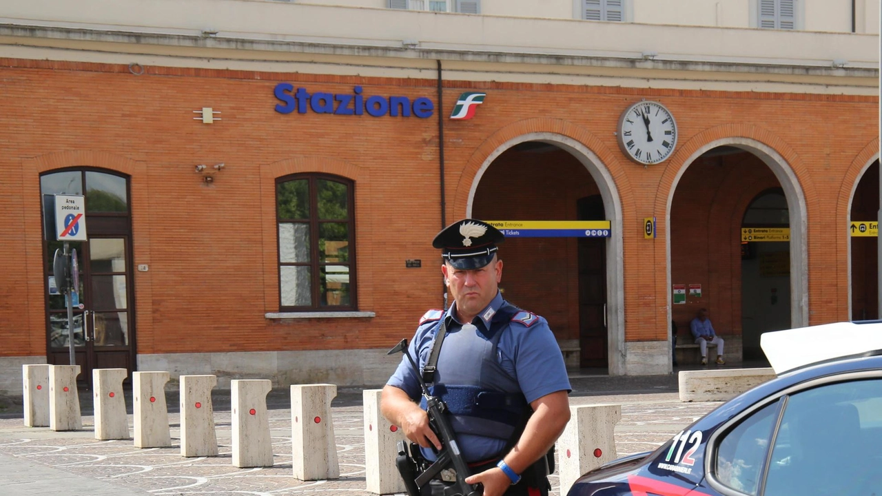 Una ragazza di 20 anni, drogata e ubriaca, perde il controllo della sua auto a Pontedera. I carabinieri la denunciano per guida in stato alterato e le ritirano la patente.