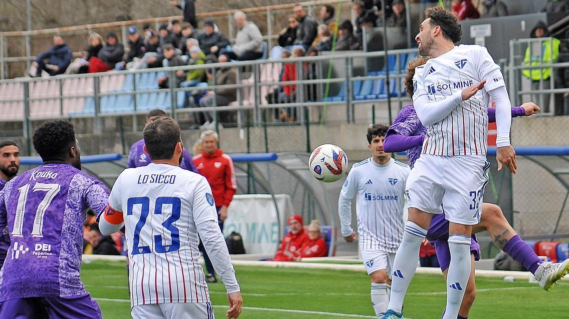 Un momento del match di domenica scorsa con l’Ostia