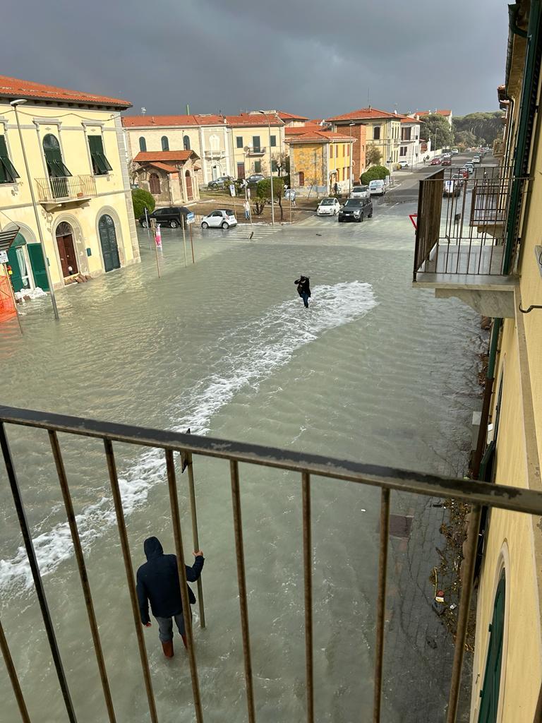 Maltempo a Marina di Pisa, l