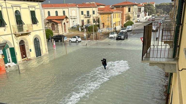 L'ondata di maltempo che ha colpito Marina di Pisa