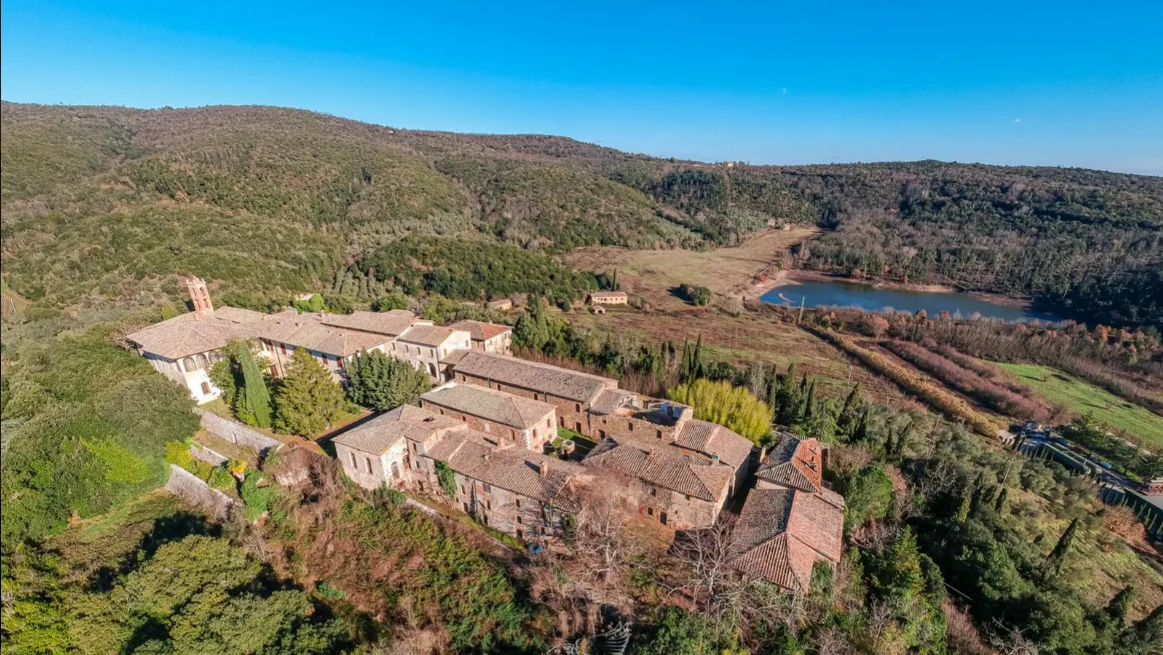 La tenuta in vendita a Rapolano Terme (foto Lionard Luxury Real Estate)