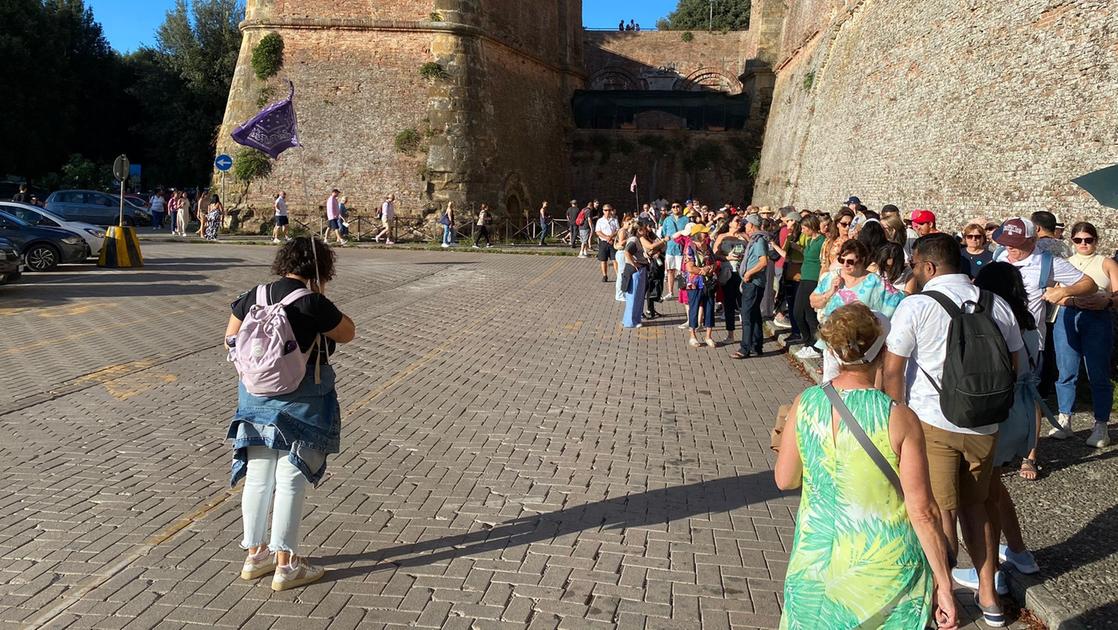 Operatori turistici contro le navette: “Così Siena uscirà da tanti tour”