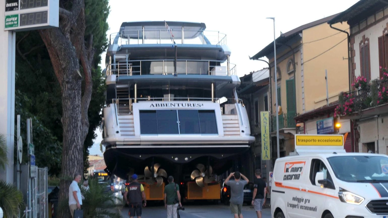 Traversata di uno yacht in via Coppino, e l’intesa (perduta) tra Giani e Del Ghingaro