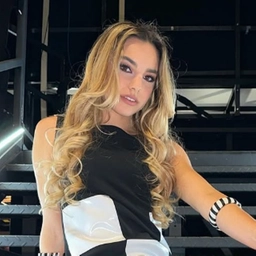 Emma sogna il posto da Velina: da Torrita di Siena a Mediaset, vince l’eliminatoria