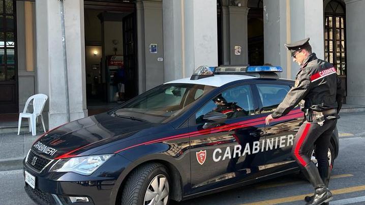 https://www.lanazione.it/image-service/view/acePublic/alias/contentid/YmFjM2UzMjUtYjVmNC00/0/spacciava-alla-stazione-i-carabinieri-arrestano-diciottenne-con-la-droga.jpeg?f=16:9&w=1200&h=630