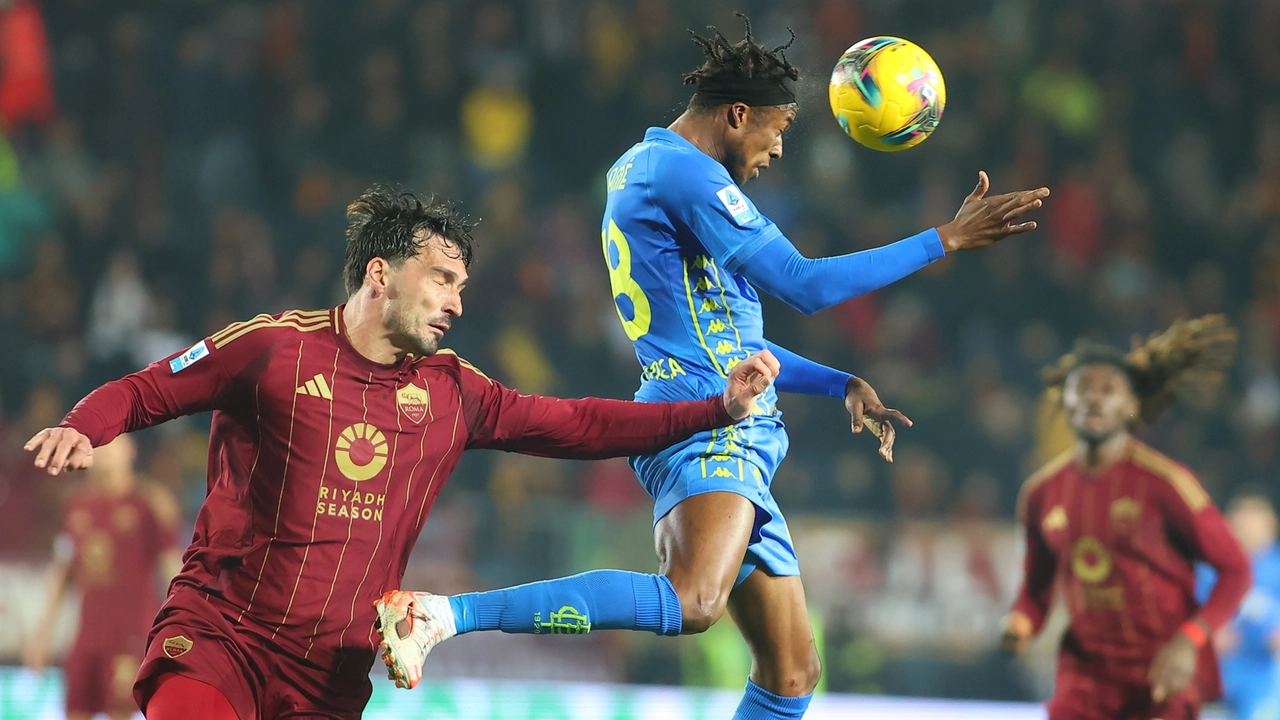 Un'azione di gioco durante Empoli-Roma (fotocronache Germogli)