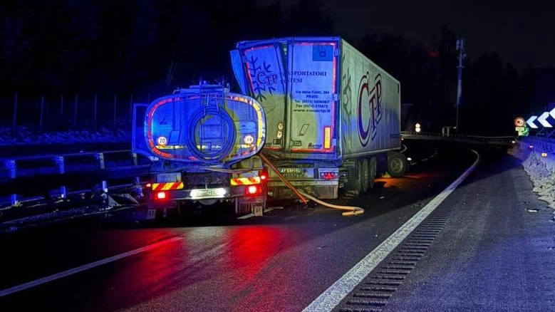 Incidente tra due camion in A1 tra Rioveggio e Pian del voglio, verso Firenze