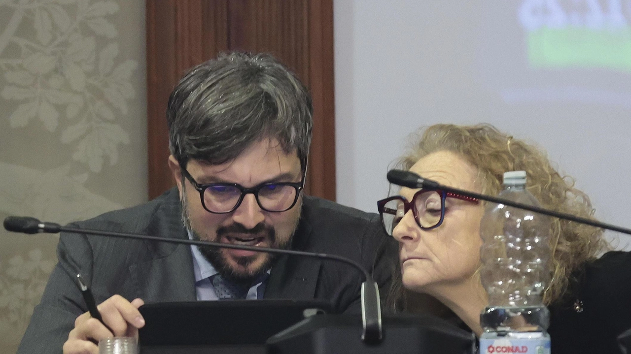 L’assessore all’urbanistica Michele Capitani e il sindaco Nicoletta Fabio durante la seduta del consiglio comunale di ieri dove sono state approvate le controdeduzioni alle osservazioni alla variante semplificata