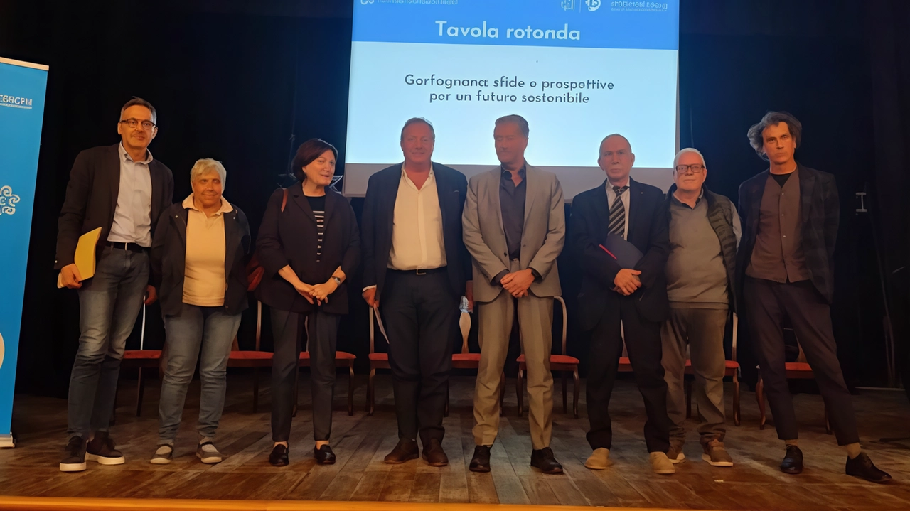 Un immagine del convegno che si è tenuto al Teatro Alfieri di Castelnuovo