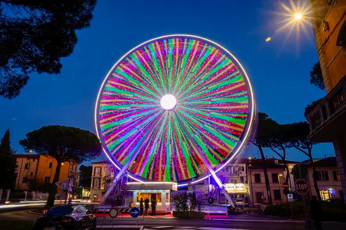 Valdera regina delle feste di Natale, è record per la ruota panoramica e per le prime “11Lune d’inverno”